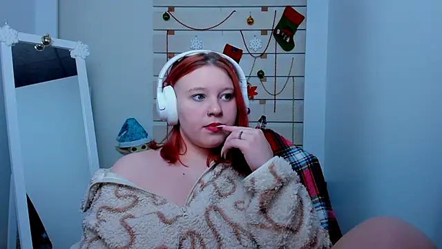 Snapshot of FoxPlayXX chatting on December 13, 8:04 pm FoxPlayXX online show from December 13, 8:04 pm
