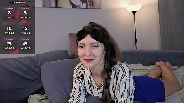 LauraYoungg online show from October 31, 7:32 pm