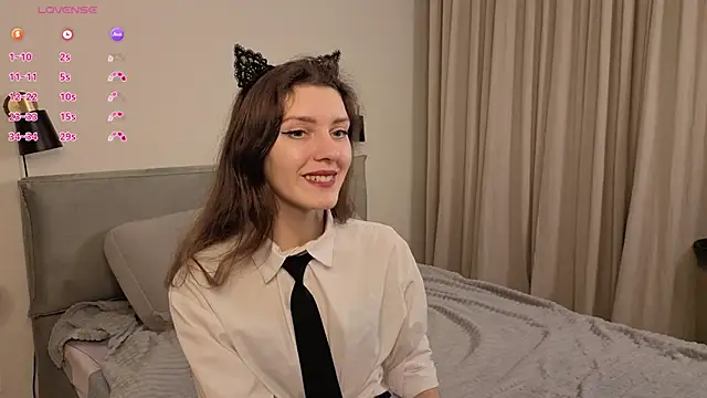 LauraYoungg online show from November 23, 8:19 pm