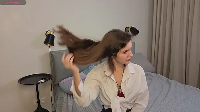 LauraYoungg online show from November 30, 10:21 pm