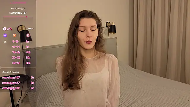 LauraYoungg online show from November 16, 8:13 pm