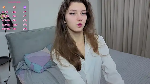 LauraYoungg online show from November 11, 8:25 pm