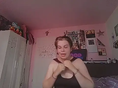 Carolineisback online show from June 18, 3:28 pm