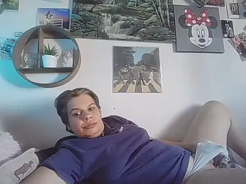 Carolineisback online show from June 23, 3:10 pm