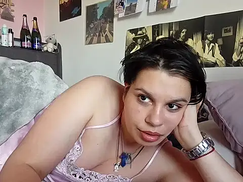 Carolineisback online show from May 10, 3:47 pm