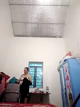 Snapshot of let-go chatting on November 2, 7:35 am let-go online show from November 2, 7:35 am