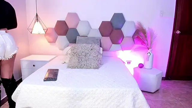 Snapshot of HannaaWells chatting on January 15, 6:00 pm HannaaWells online show from January 15, 6:00 pm