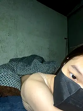 Snapshot of BUNNY050465 chatting on November 30, 3:35 pm BUNNY050465 online show from November 30, 3:35 pm