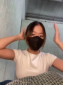 Snapshot of BUNNY050465 chatting on November 14, 3:05 pm BUNNY050465 online show from November 14, 3:05 pm