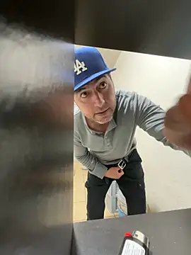 ezrah23 online show from February 18, 9:33 pm