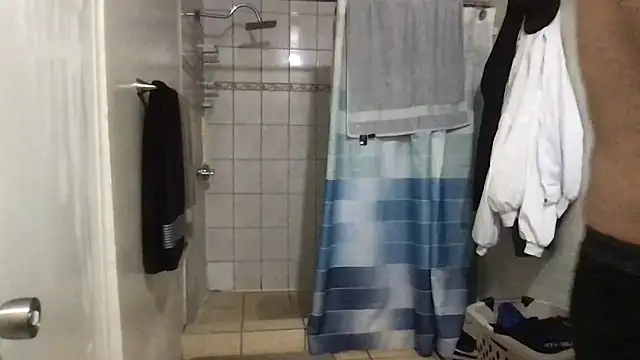 ezrah23 online show from December 3, 7:35 pm