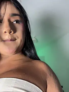 Snapshot of Vale_prado chatting on June 29, 6:51 pm Vale prado online show from June 29, 6:51 pm