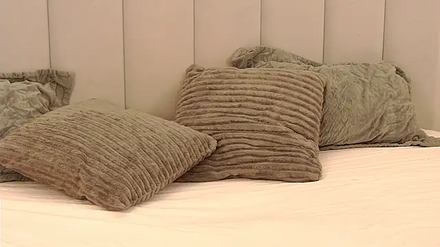 VickiBanx online show from February 20, 4:09 am