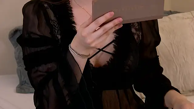 Snapshot of VickiBanx chatting on December 2, 4:03 am VickiBanx online show from December 2, 4:03 am