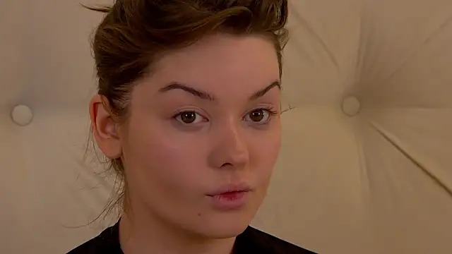 Snapshot of VickiBanx chatting on November 1, 9:03 am VickiBanx online show from November 1, 9:03 am