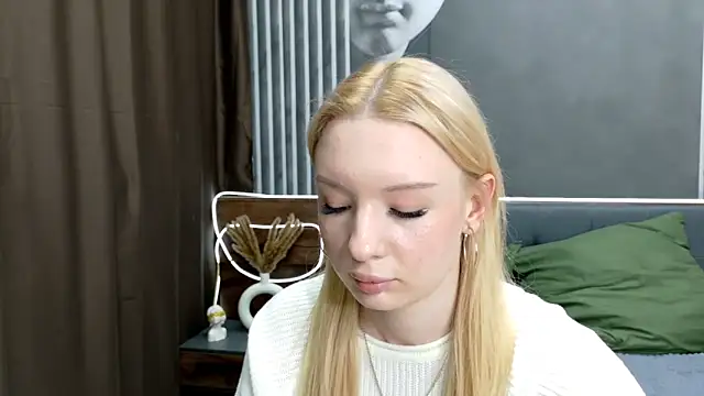 Snapshot of TiffanyJensen chatting on October 31, 11:07 am TiffanyJensen online show from October 31, 11:07 am