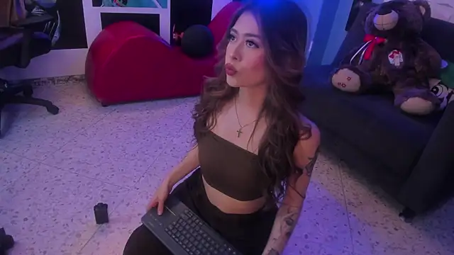 EmmilyClark online show from November 3, 6:33 pm