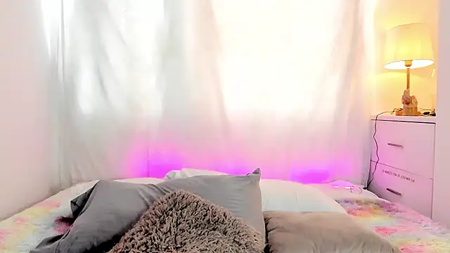 Snapshot of LahanaKimish chatting on December 16, 1:04 pm LahanaKimish online show from December 16, 1:04 pm