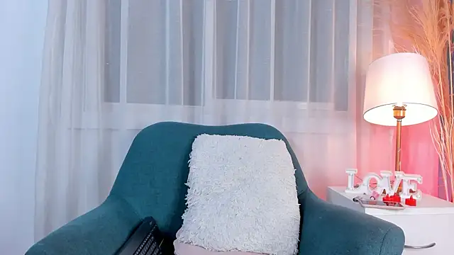 Snapshot of LahanaKimish chatting on February 15, 4:13 am LahanaKimish online show from February 15, 4:13 am