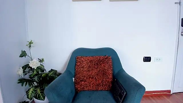 Snapshot of LahanaKimish chatting on November 13, 12:31 pm LahanaKimish online show from November 13, 12:31 pm