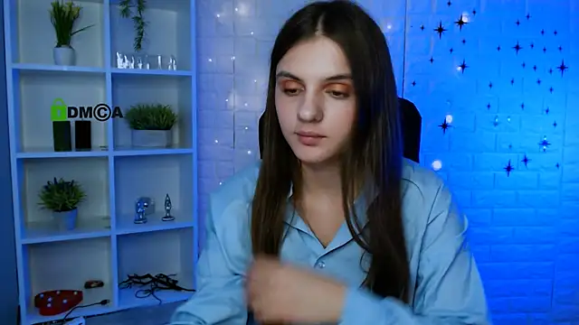 lisa dark  online show from June 4, 12:54 pm
