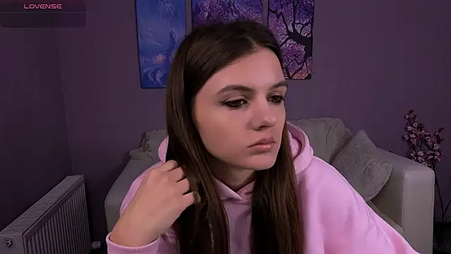 lisa dark  online show from January 18, 12:08 pm