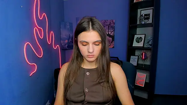 lisa dark  online show from May 26, 11:41 am