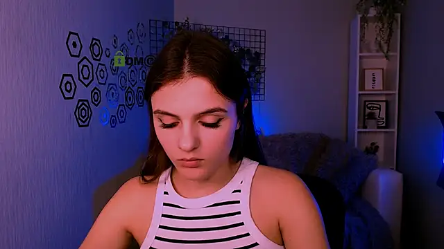 lisa dark  online show from December 1, 1:23 pm