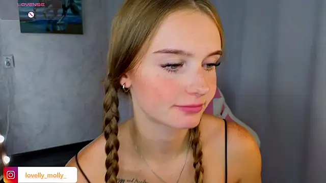 Snapshot of Lovelly_molly1 chatting on November 6, 2:54 pm Lovelly molly1 online show from November 6, 2:54 pm