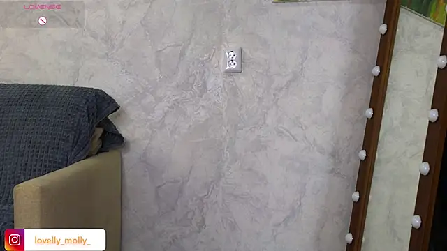 Snapshot of Lovelly_molly1 chatting on December 18, 5:50 pm Lovelly molly1 online show from December 18, 5:50 pm