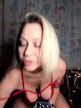 Snapshot of Elle_Milfa chatting on January 8, 2:34 pm Elle Milfa online show from January 8, 2:34 pm