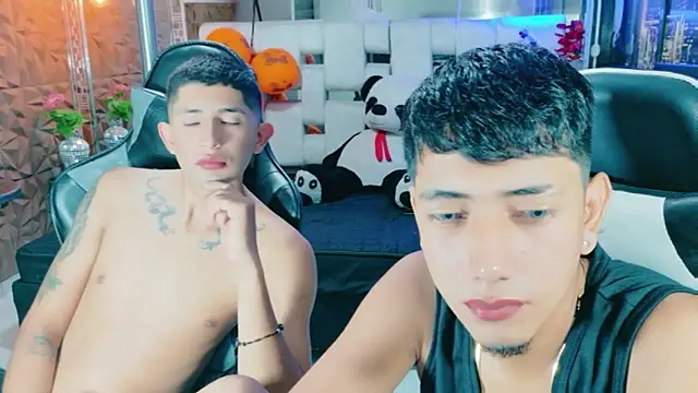 Snapshot of darwinandbrayann chatting on November 1, 12:21 pm darwinandbrayann online show from November 1, 12:21 pm