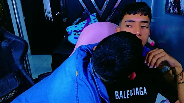 Snapshot of darwinandbrayann chatting on November 11, 10:26 pm darwinandbrayann online show from November 11, 10:26 pm