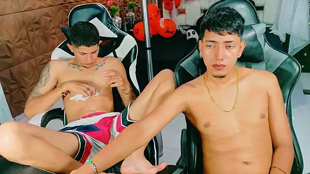 Snapshot of darwinandbrayann chatting on November 3, 12:42 pm darwinandbrayann online show from November 3, 12:42 pm