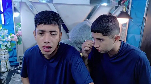 Snapshot of darwinandbrayann chatting on December 4, 3:49 am darwinandbrayann online show from December 4, 3:49 am