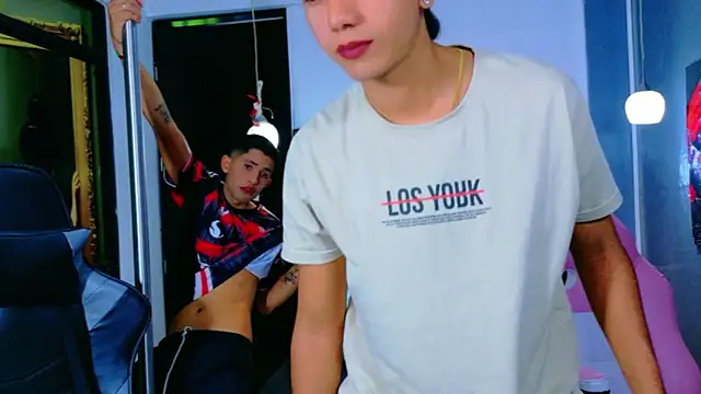 Snapshot of darwinandbrayann chatting on November 12, 8:01 pm darwinandbrayann online show from November 12, 8:01 pm