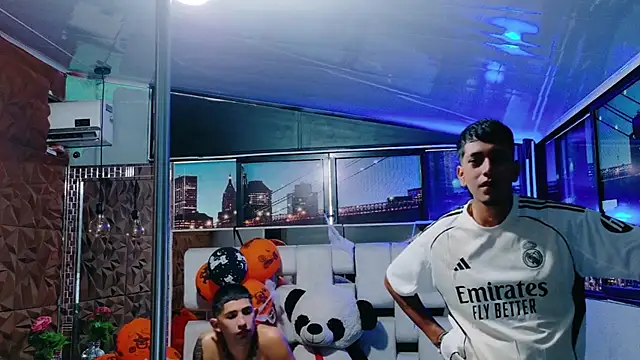 Snapshot of darwinandbrayann chatting on October 31, 12:46 pm darwinandbrayann online show from October 31, 12:46 pm