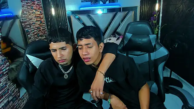 Snapshot of darwinandbrayann chatting on December 5, 6:06 pm darwinandbrayann online show from December 5, 6:06 pm