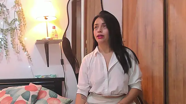 Snapshot of MailynAndNick chatting on November 1, 9:47 am MailynAndNick online show from November 1, 9:47 am