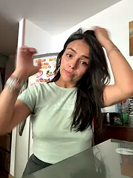 Snapshot of MailynAndNick chatting on November 26, 2:28 pm MailynAndNick online show from November 26, 2:28 pm