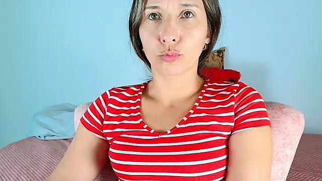 alana pink95 online show from March 27, 7:48 pm