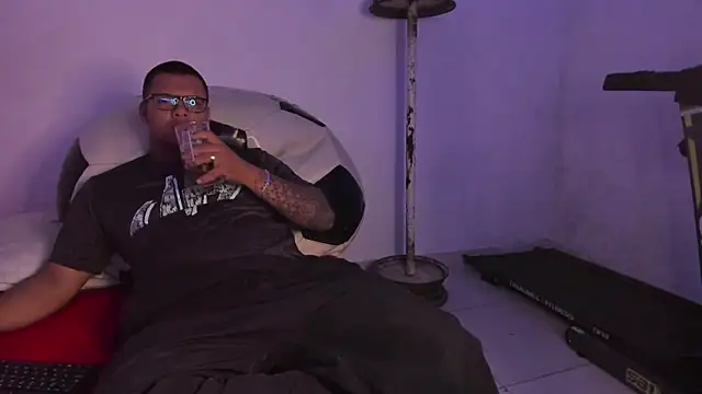 LucassFoster online show from November 7, 4:06 am