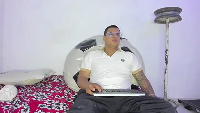 LucassFoster online show from November 12, 3:43 am