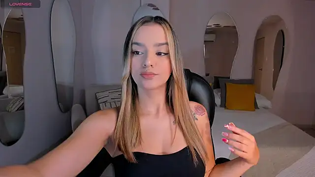 LaurentRosse1 online show from April 15, 8:20 pm