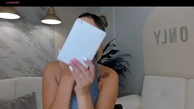 Snapshot of LaurentRosse1 chatting on July 9, 7:46 pm LaurentRosse1 online show from July 9, 7:46 pm