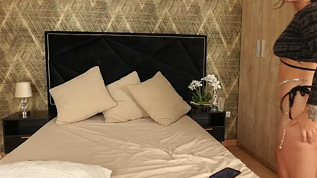 Snapshot of ZoeBella chatting on November 2, 1:16 pm ZoeBella online show from November 2, 1:16 pm