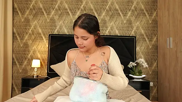 Snapshot of ZoeBella chatting on November 7, 1:15 pm ZoeBella online show from November 7, 1:15 pm