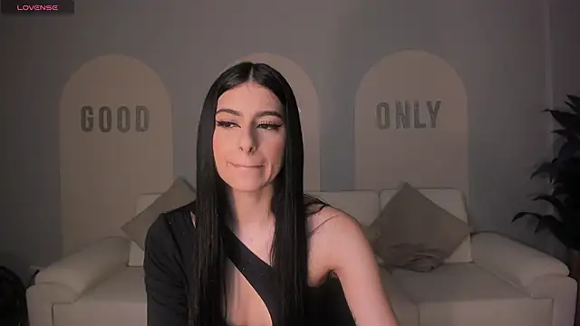 Snapshot of BellaConnorX chatting on November 18, 3:43 am BellaConnorX online show from November 18, 3:43 am