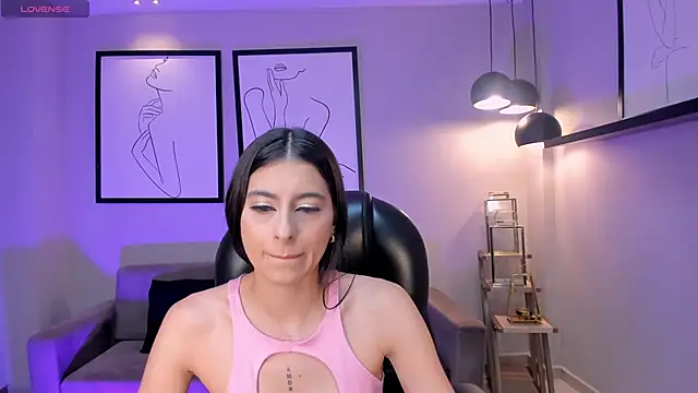 BellaConnorX online show from May 9, 8:45 pm