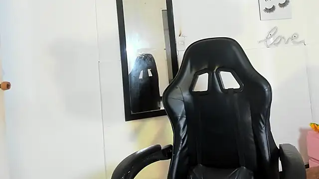 Evaa white online show from January 10, 12:44 pm